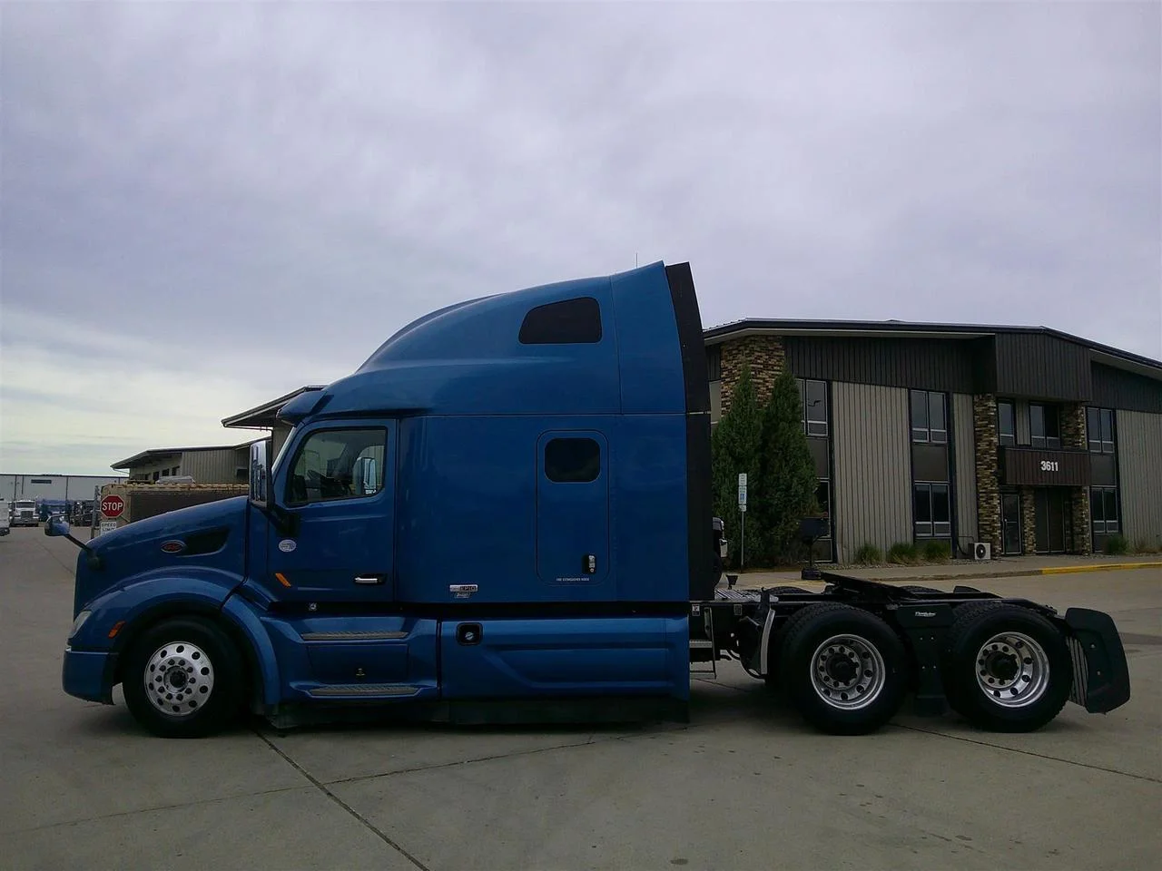 2020 Peterbilt 579 in Eau Claire, WI — photo 3
