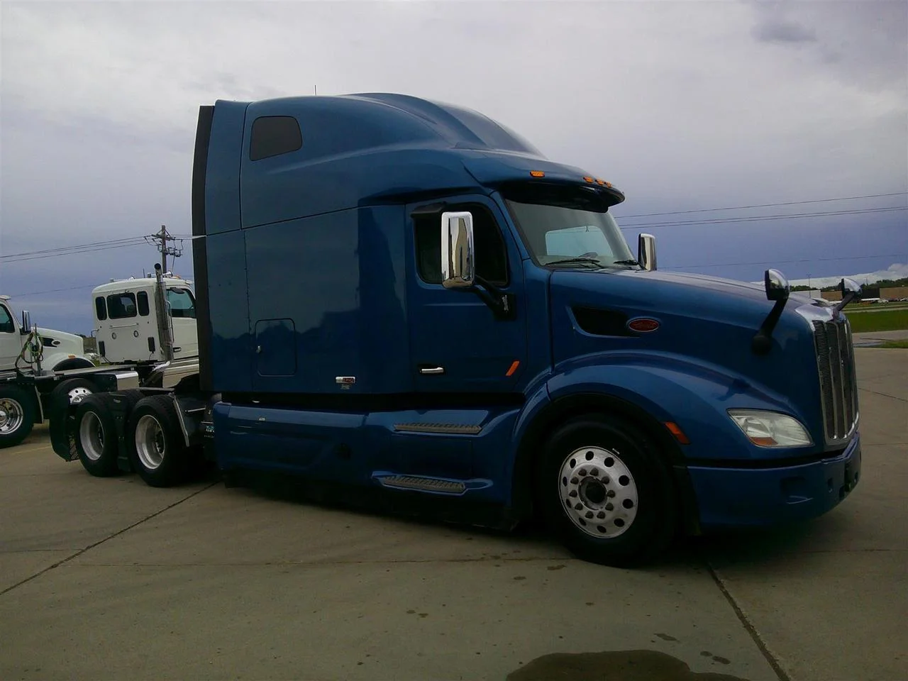 2020 Peterbilt 579 in Eau Claire, WI — photo 2