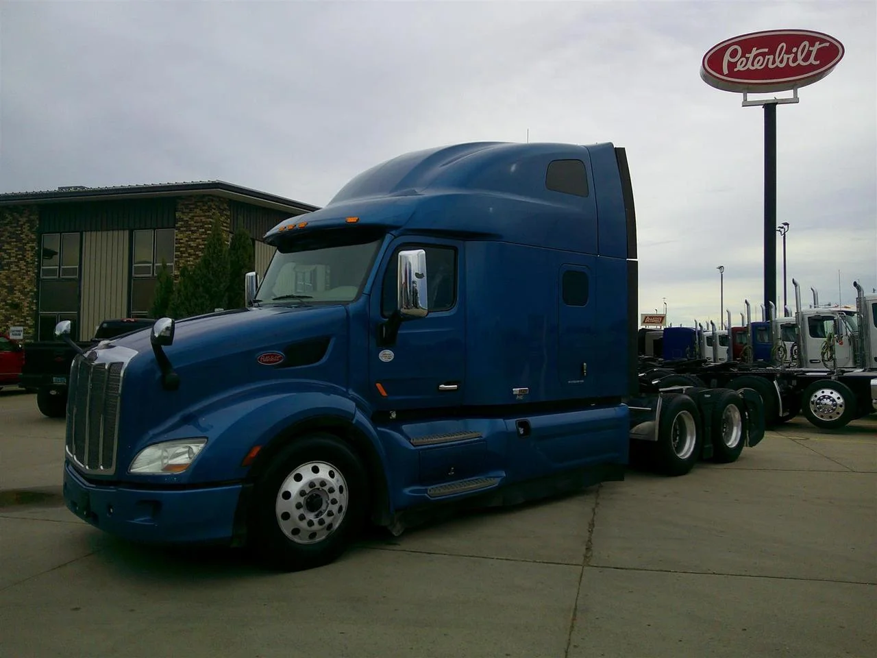 2020 Peterbilt 579 in Eau Claire, WI — photo 12