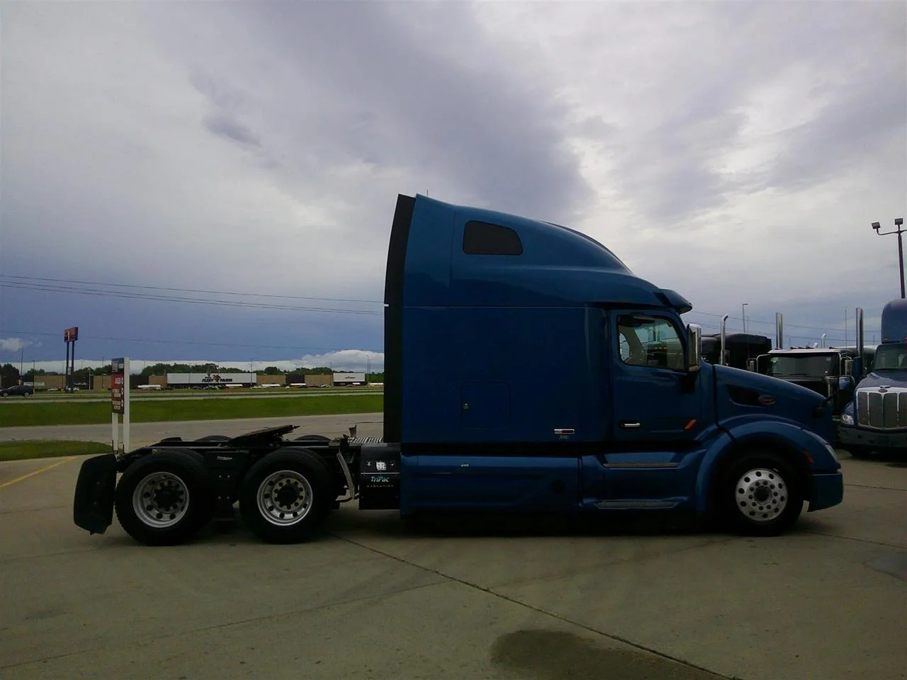 2020 Peterbilt 579 in Eau Claire, WI — photo 4