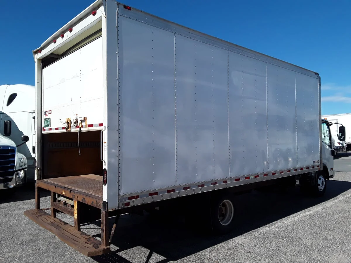 2016 Isuzu - image 4