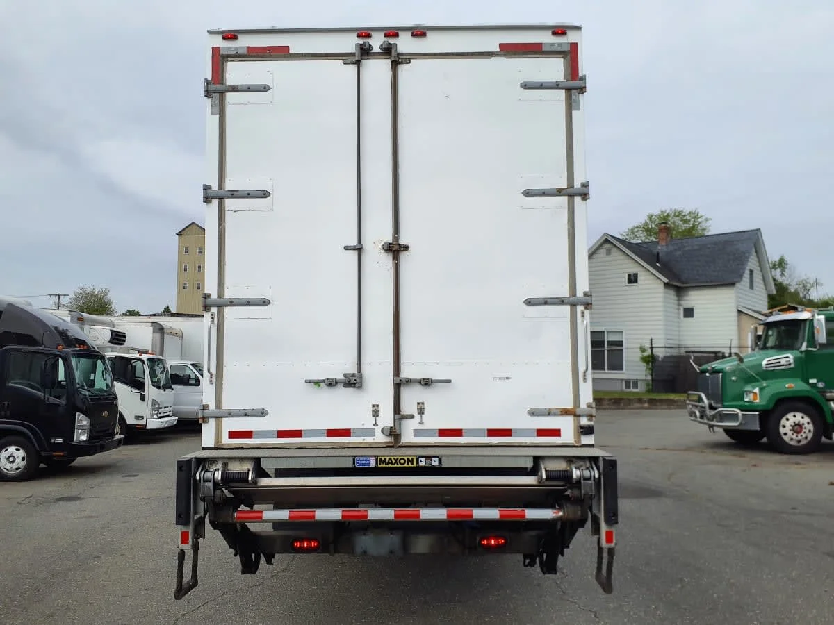 2018 Hino 338 - image 5