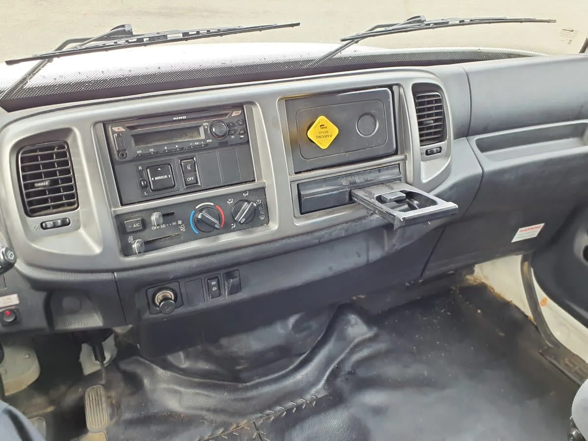 2018 Hino 338 - image 7