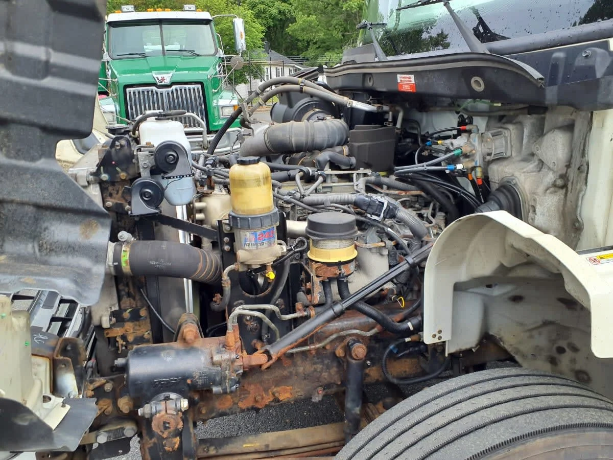 2018 Hino 338 - image 12