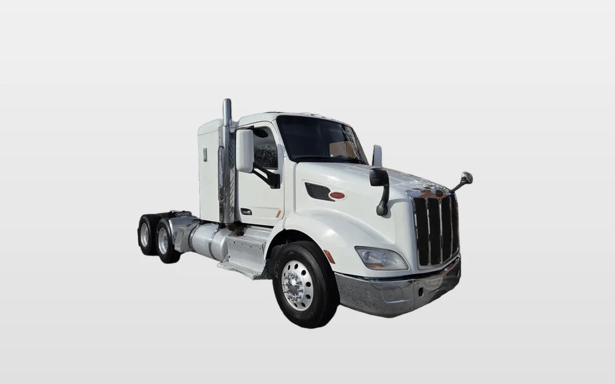2017 Peterbilt 579 - image 1