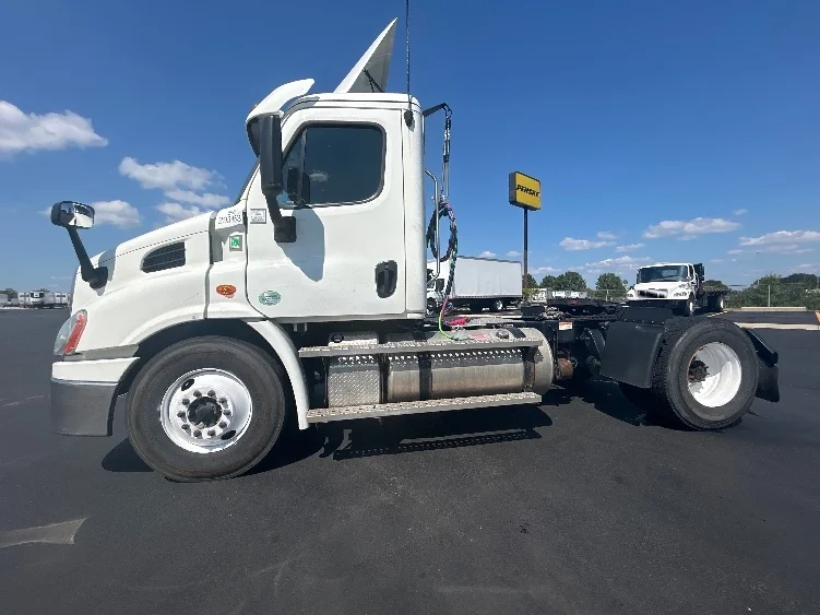 2020 Freightliner Cascadia in Columbus, OH — photo 4