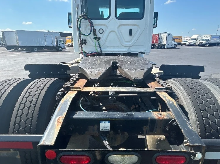 2020 Freightliner Cascadia in Columbus, OH — photo 6