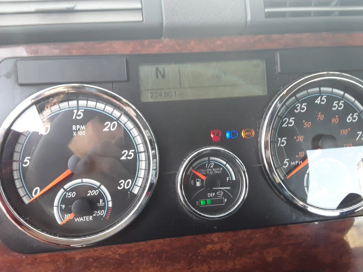 2019 Freightliner Cascadia - image 9