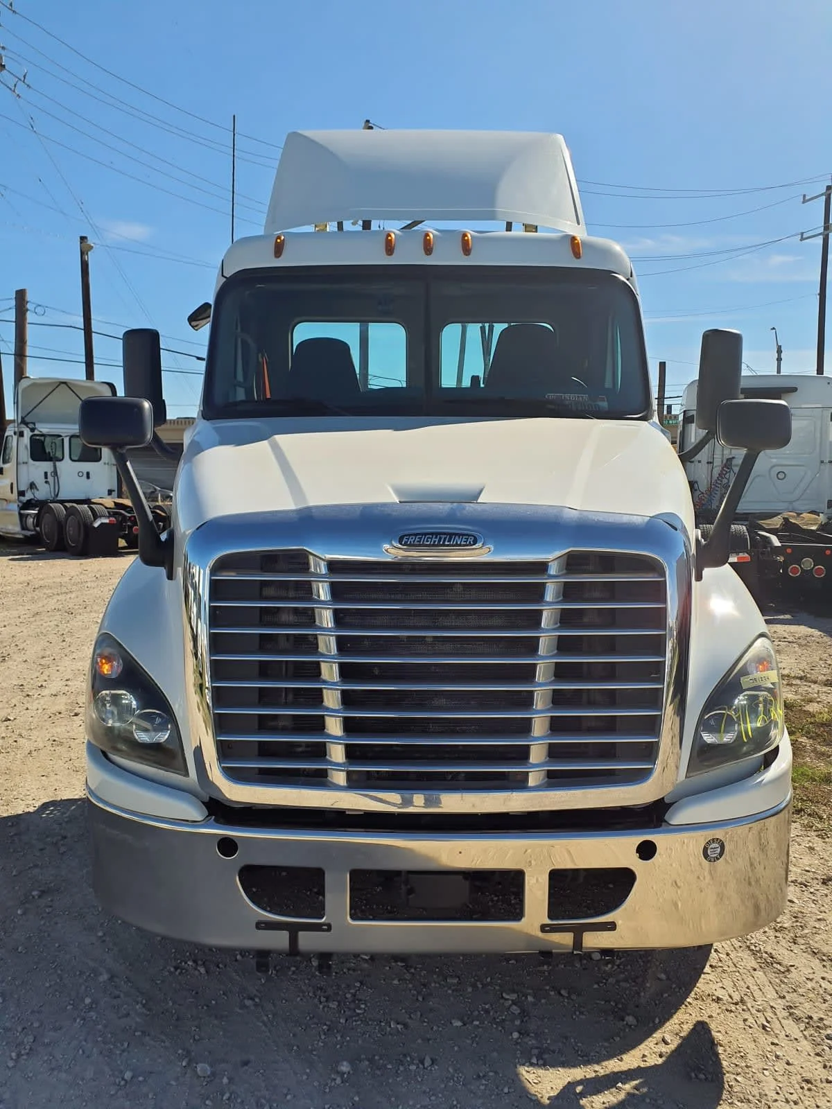 2019 Freightliner Cascadia - image 2