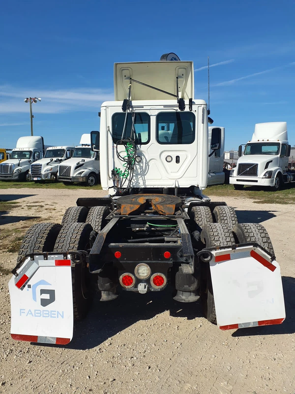 2019 Freightliner Cascadia - image 5