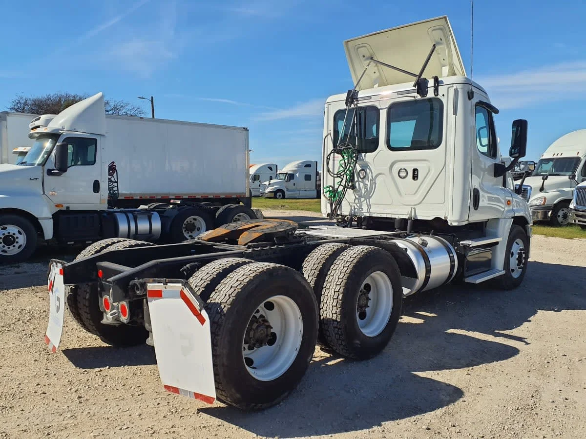2019 Freightliner Cascadia in Converse, TX — photo 4