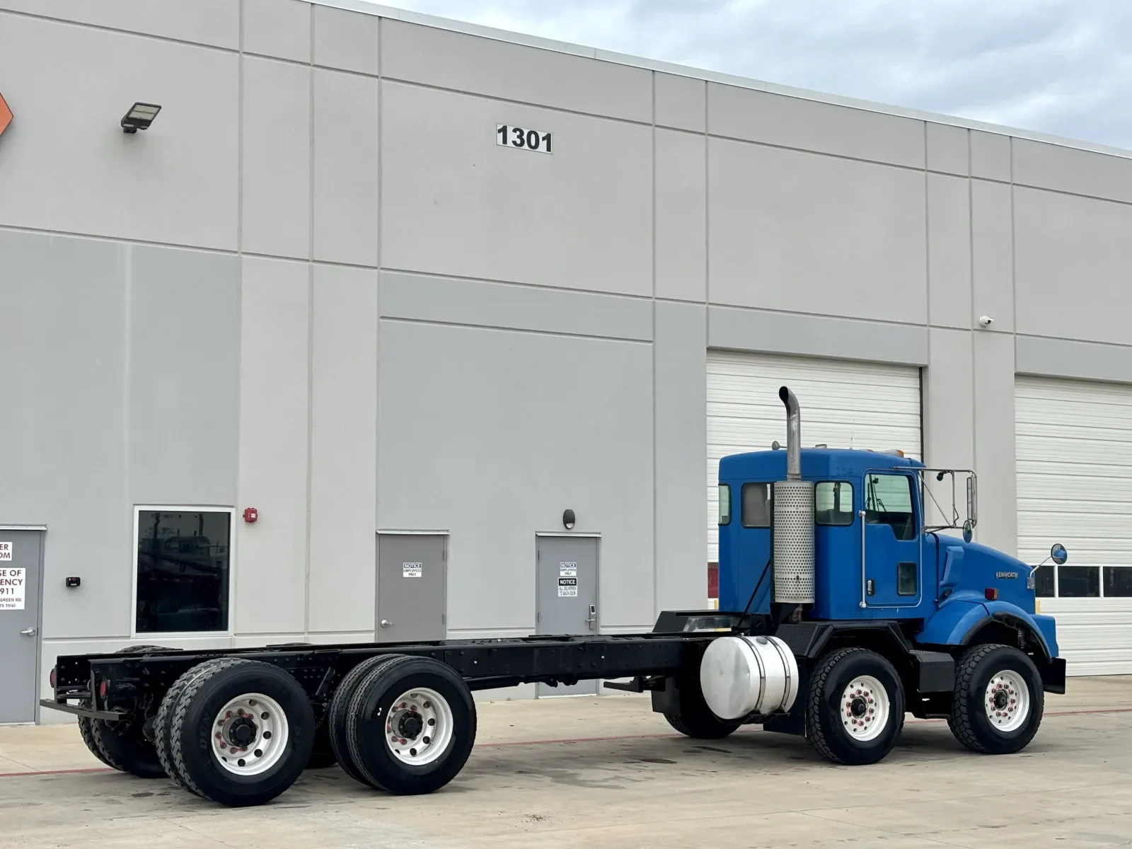 2005 Kenworth T800 - image 5