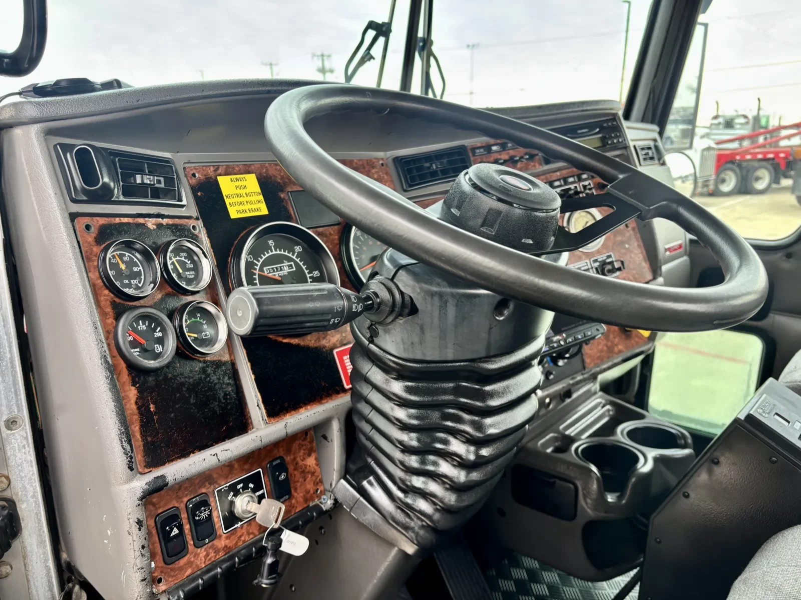 2005 Kenworth T800 in Hutchins, TX — photo 15