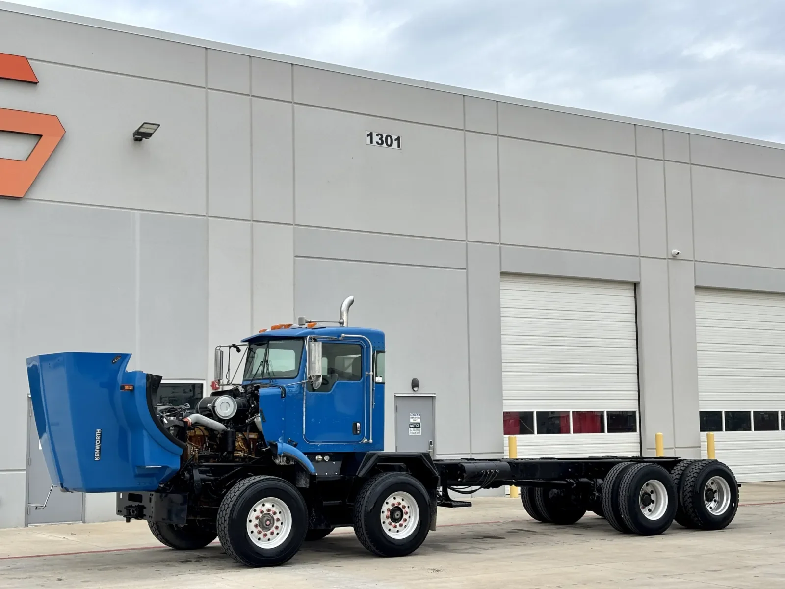 2005 Kenworth T800 - image 10