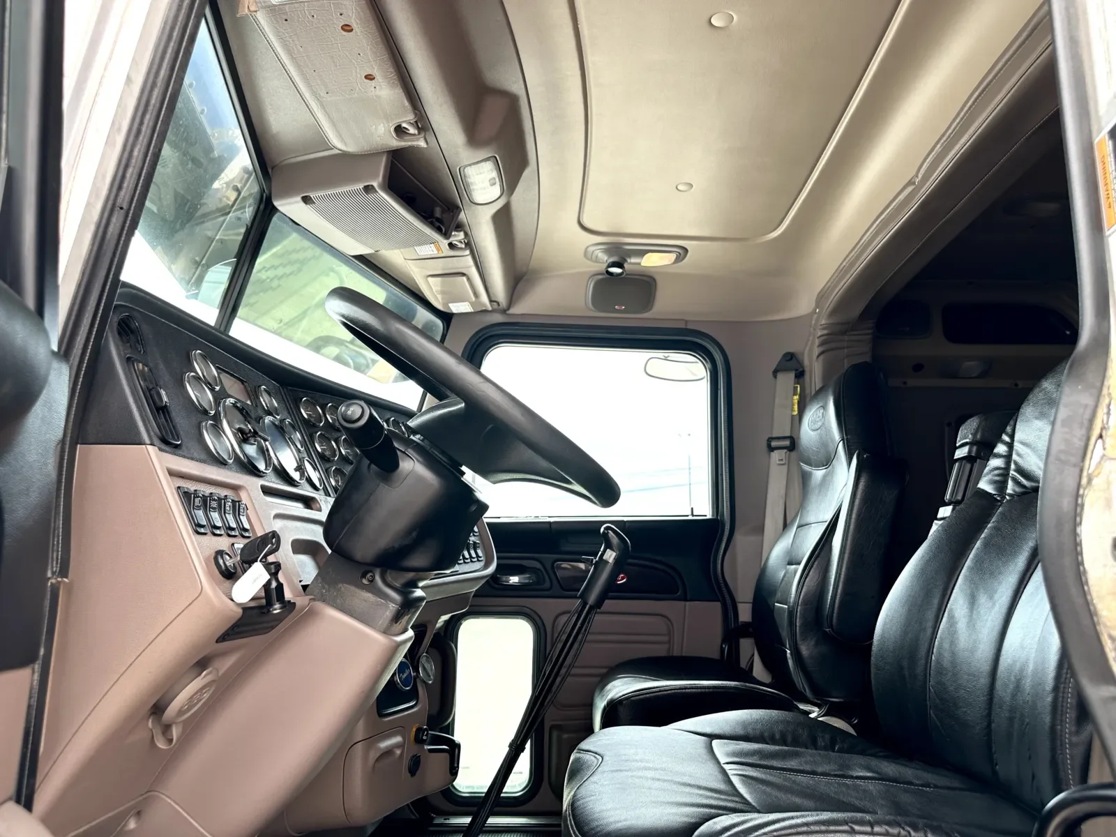 2022 Peterbilt 389 - image 14