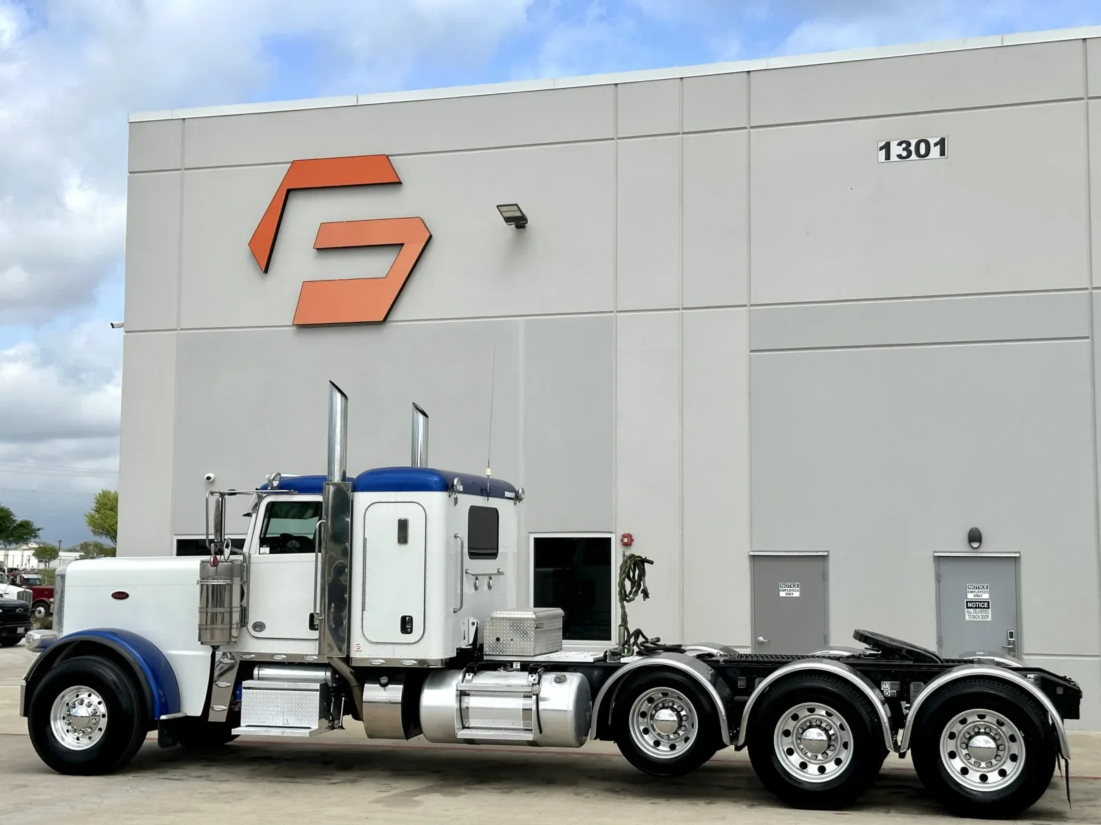 2022 Peterbilt 389 - image 6