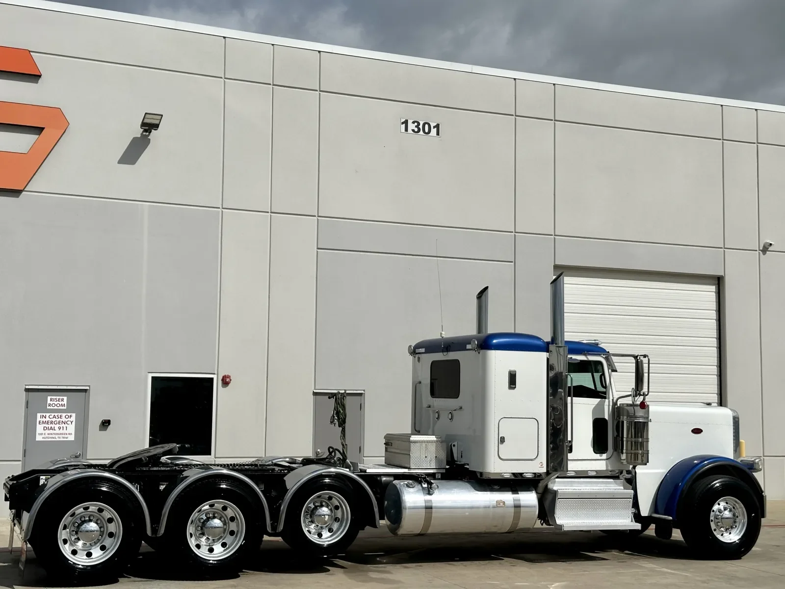 2022 Peterbilt 389 - image 5