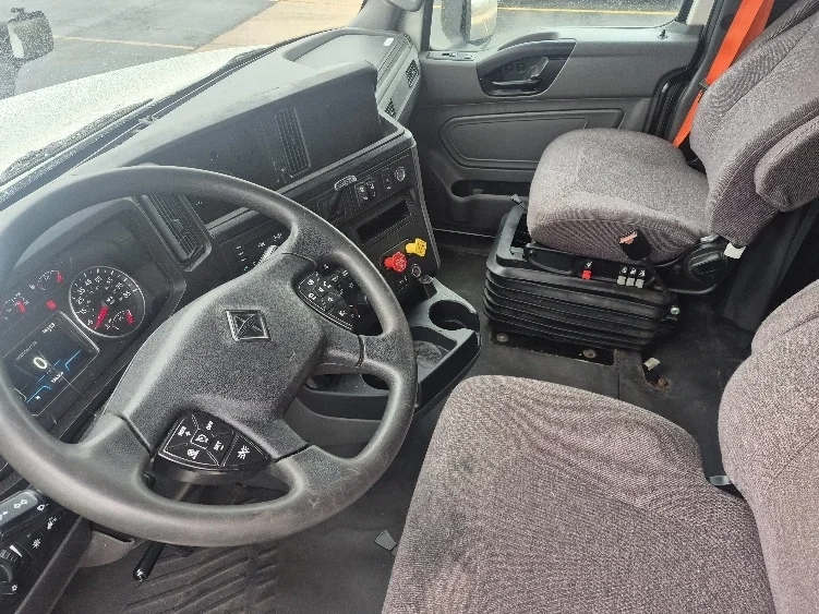 2023 International LT - image 10