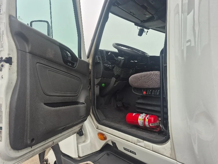 2023 International LT - image 9