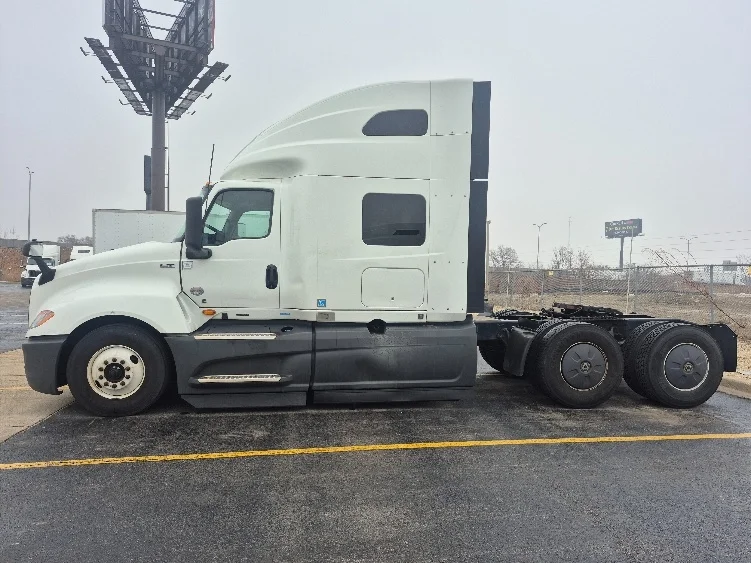 2023 International LT - image 4
