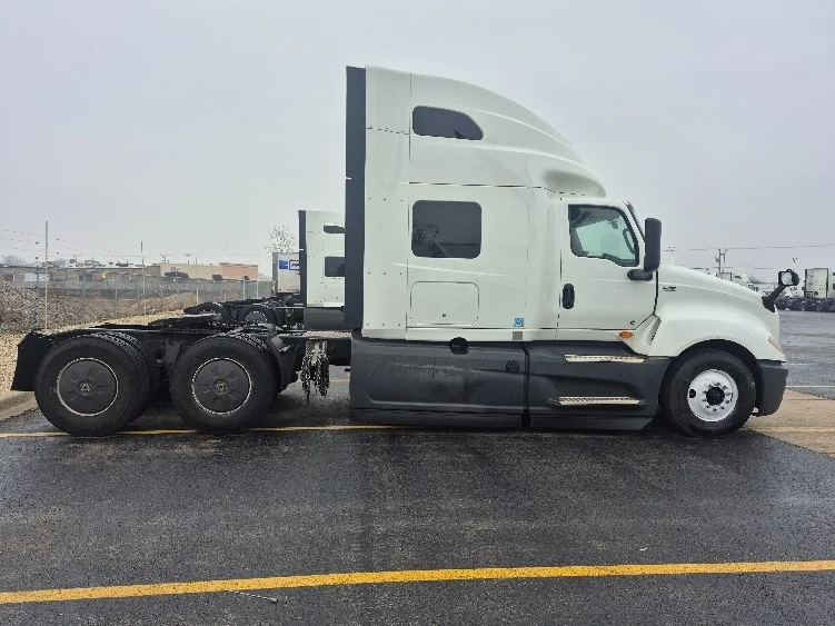 2023 International LT - image 8