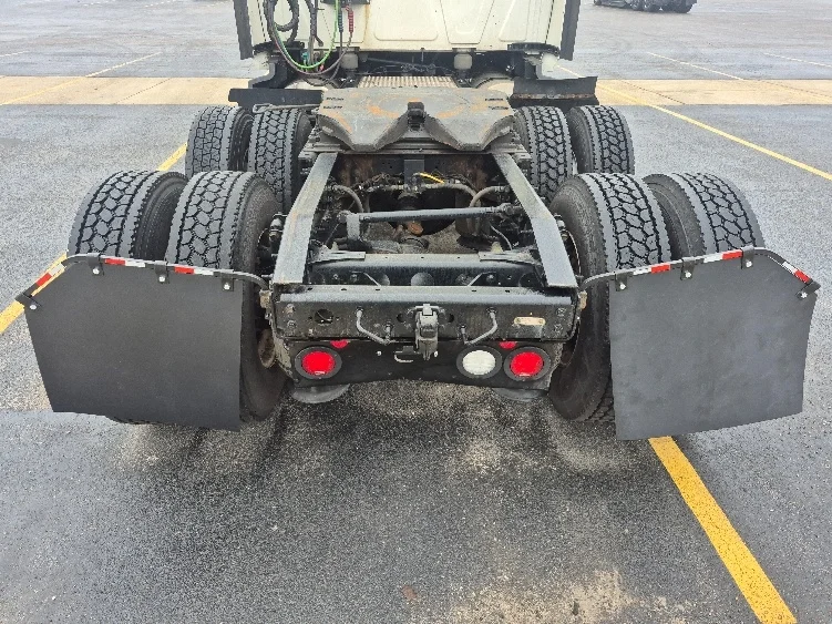 2023 International LT - image 6