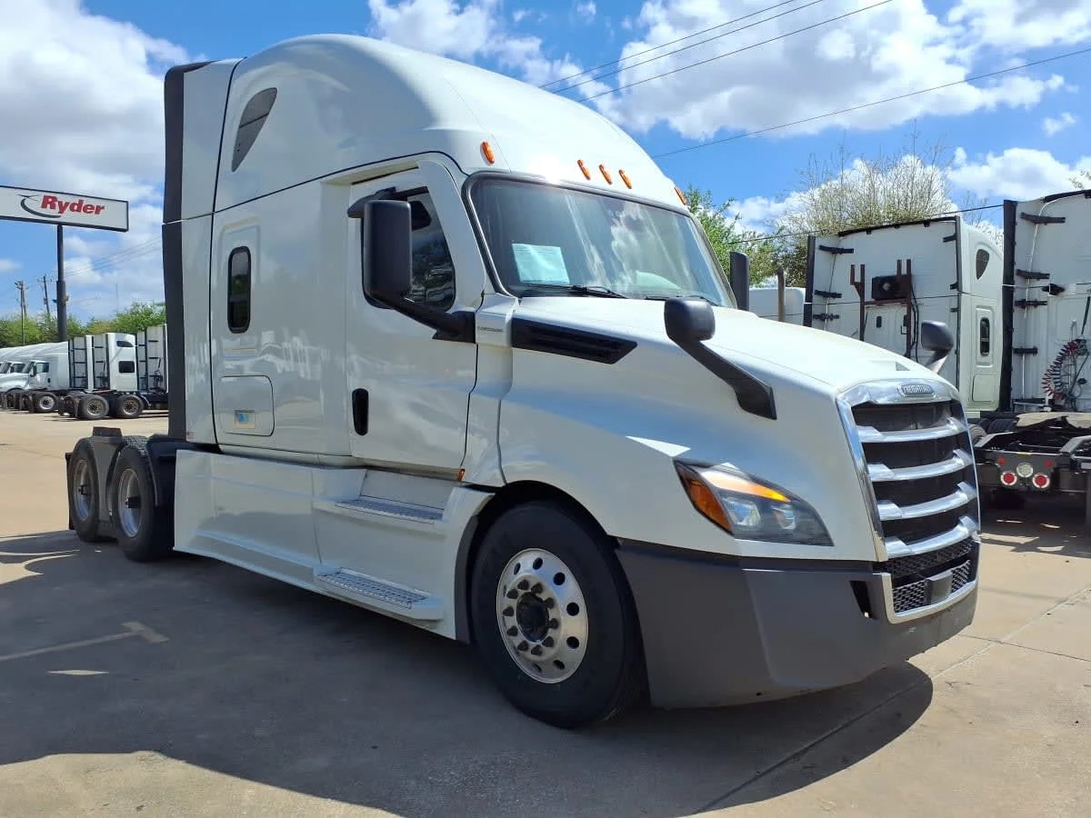 2023 Freightliner Cascadia - image 3