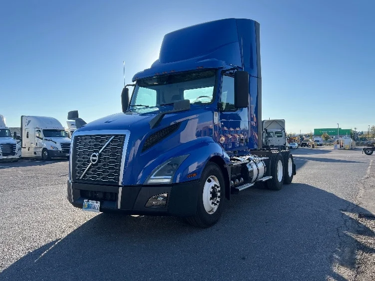 2019 Volvo VNL 300 - image 3