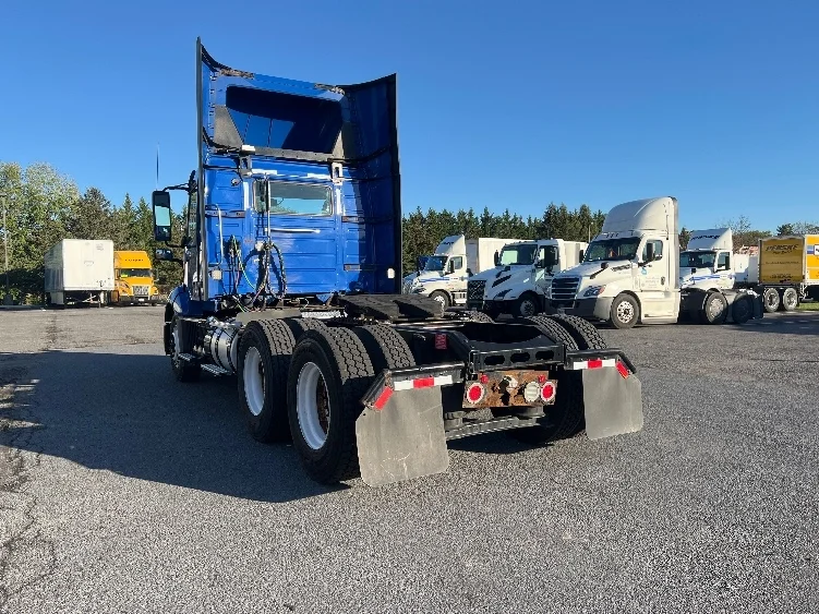 2019 Volvo VNL 300 - image 5
