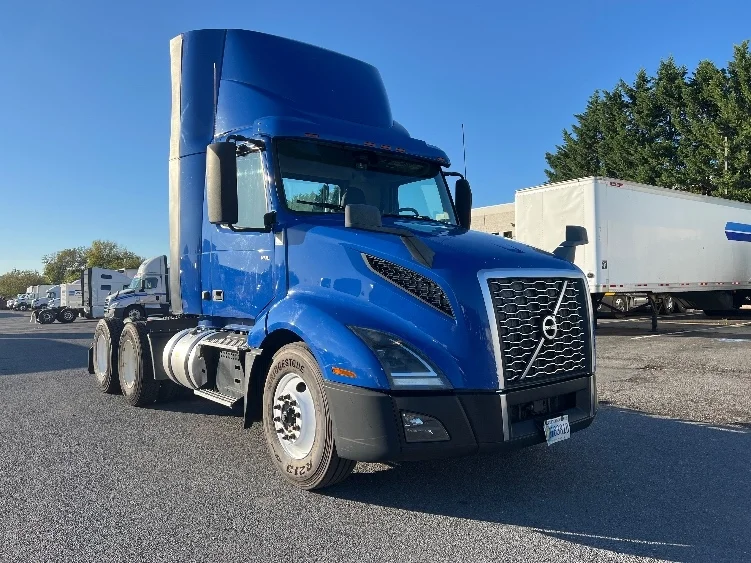 2019 Volvo VNL 300 in Harrisburg, PA