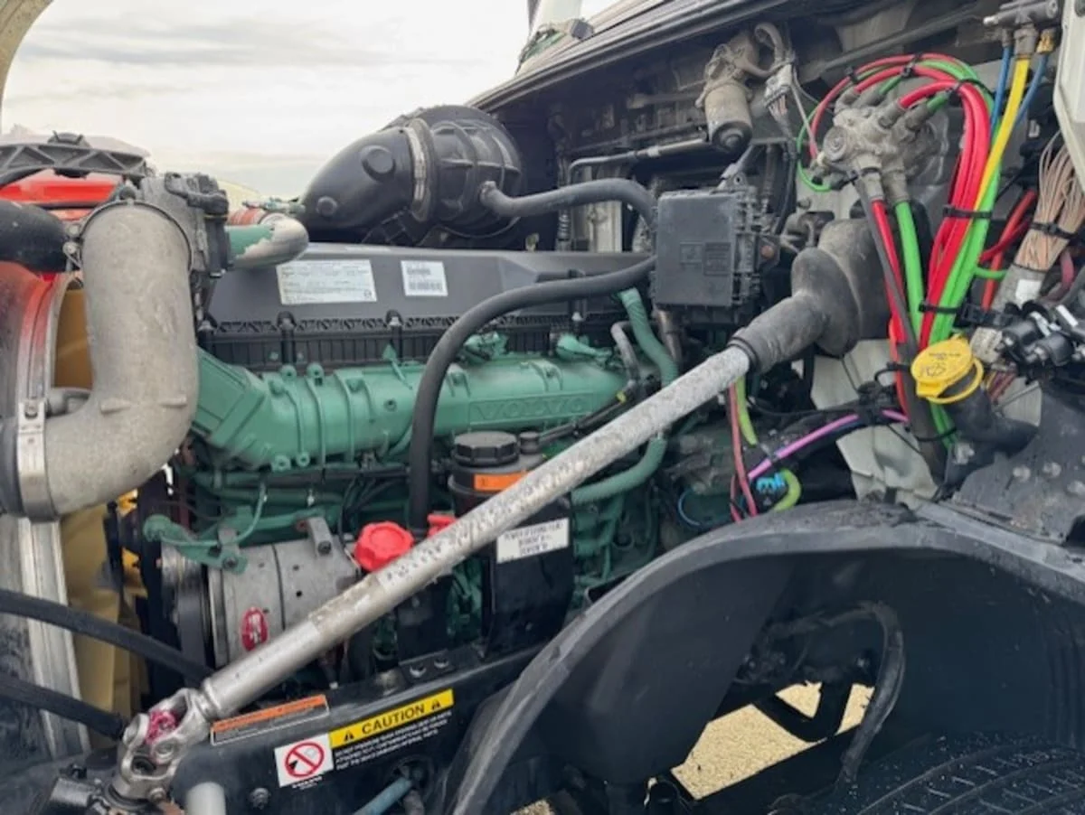 2019 Volvo VNL 860 in Clarksville, IN — photo 8