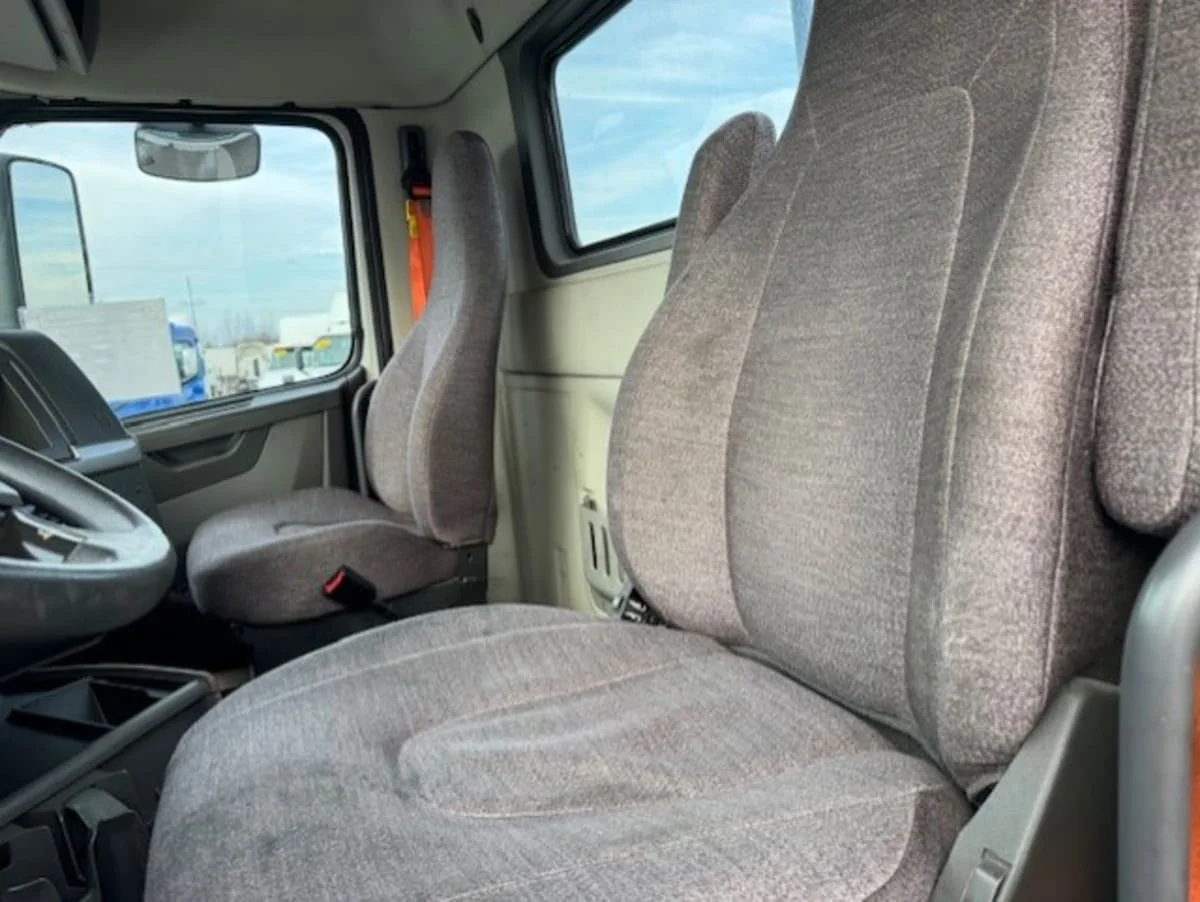 2019 Volvo VNL 860 in Clarksville, IN — photo 7