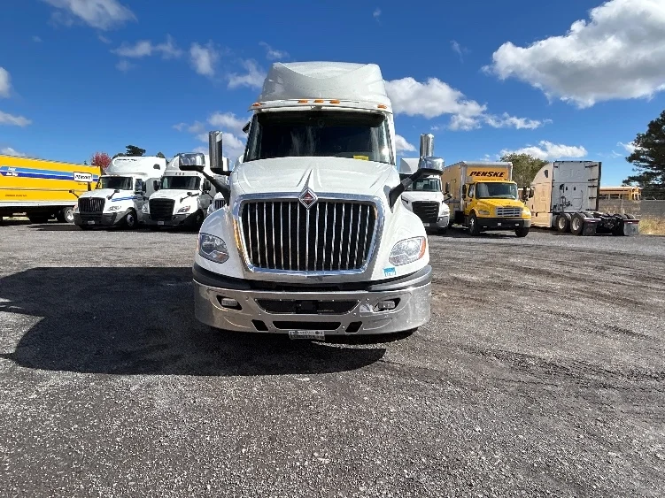 2021 International LT - image 2