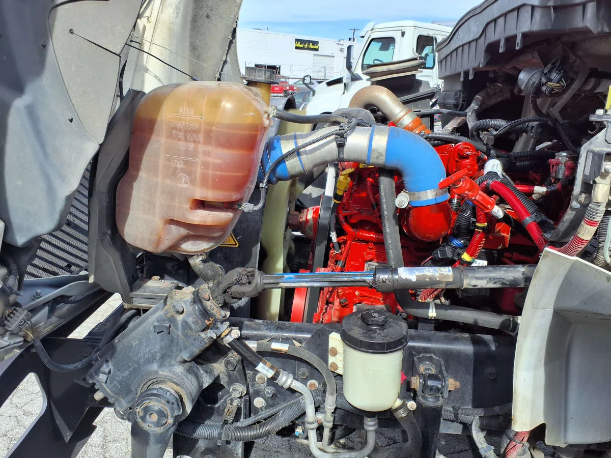 2019 International 4300 - image 9