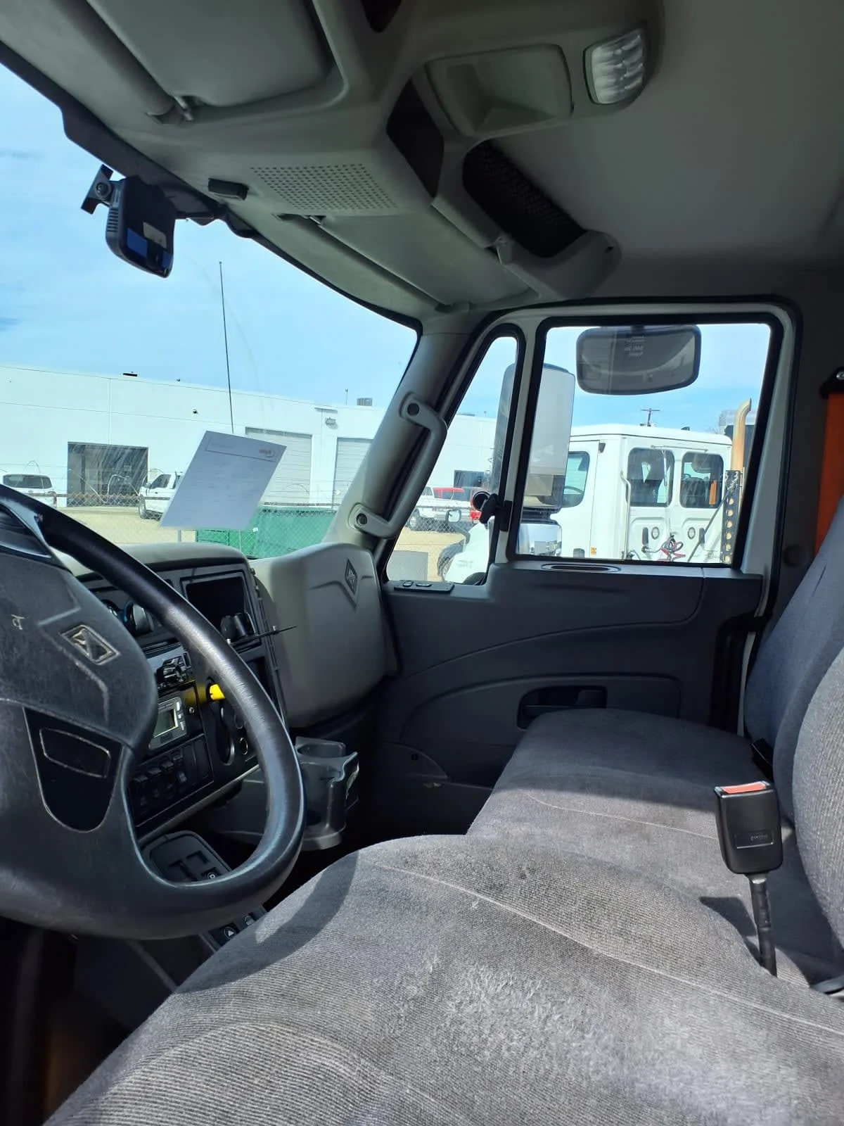 2019 International 4300 - image 7