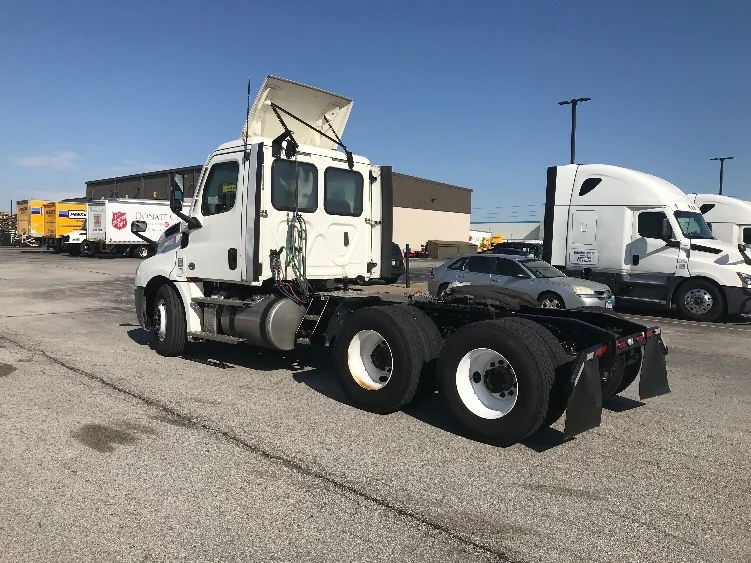 2020 Freightliner Cascadia in Louisville, KY — photo 5
