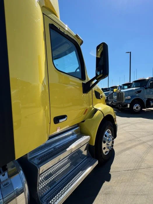 2021 Peterbilt 579 in Dallas, TX — photo 13