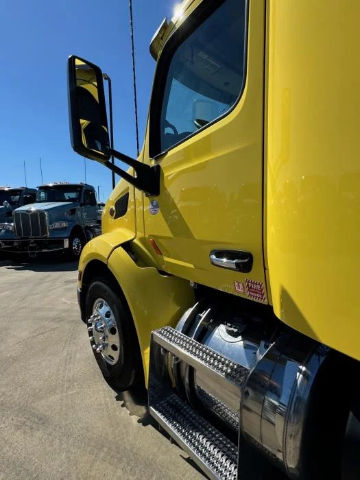 2021 Peterbilt 579 - image 9