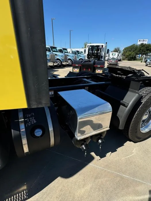 2021 Peterbilt 579 in Dallas, TX — photo 18