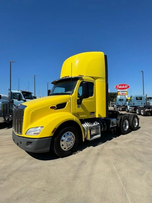 2021 Peterbilt 579 in Dallas, TX — photo 3