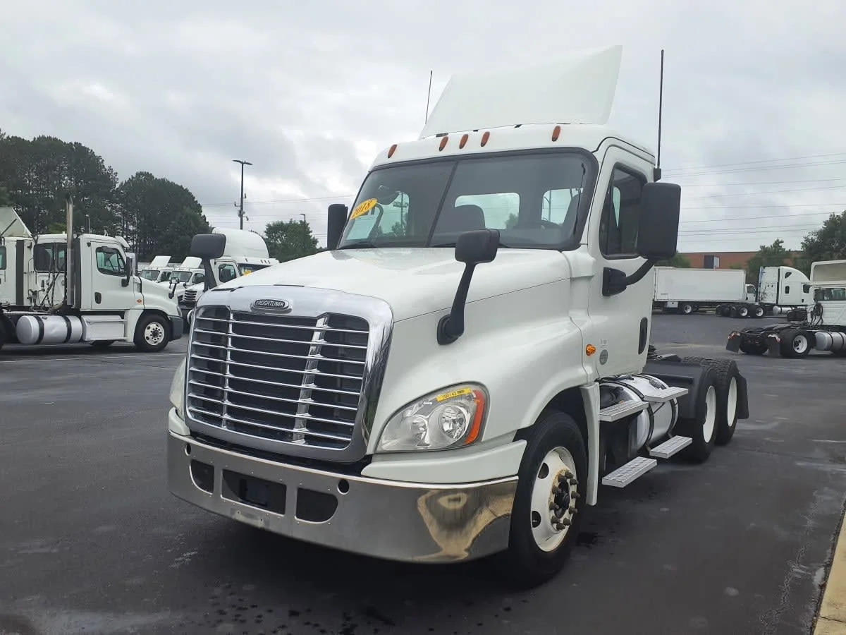 2018 Freightliner Cascadia in Atlanta, GA — photo 3