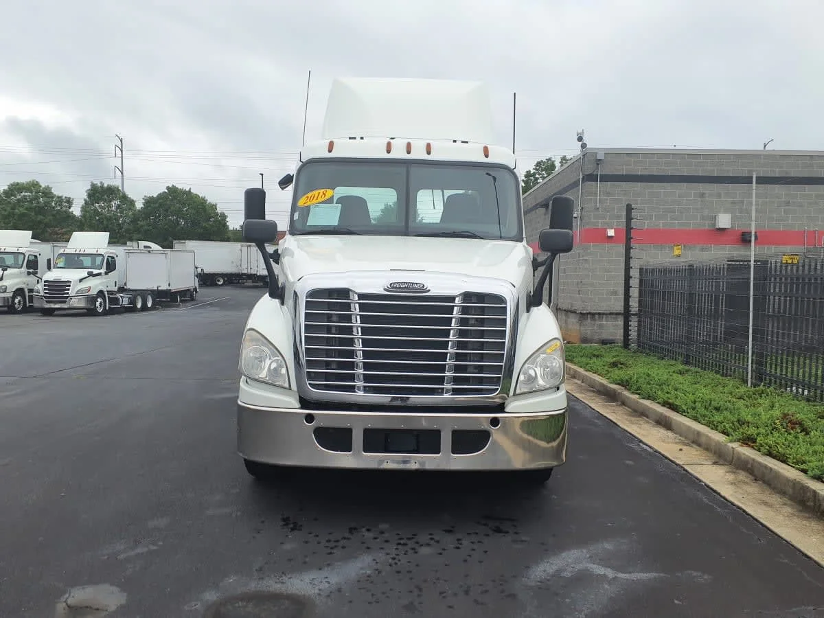 2018 Freightliner Cascadia in Atlanta, GA — photo 2