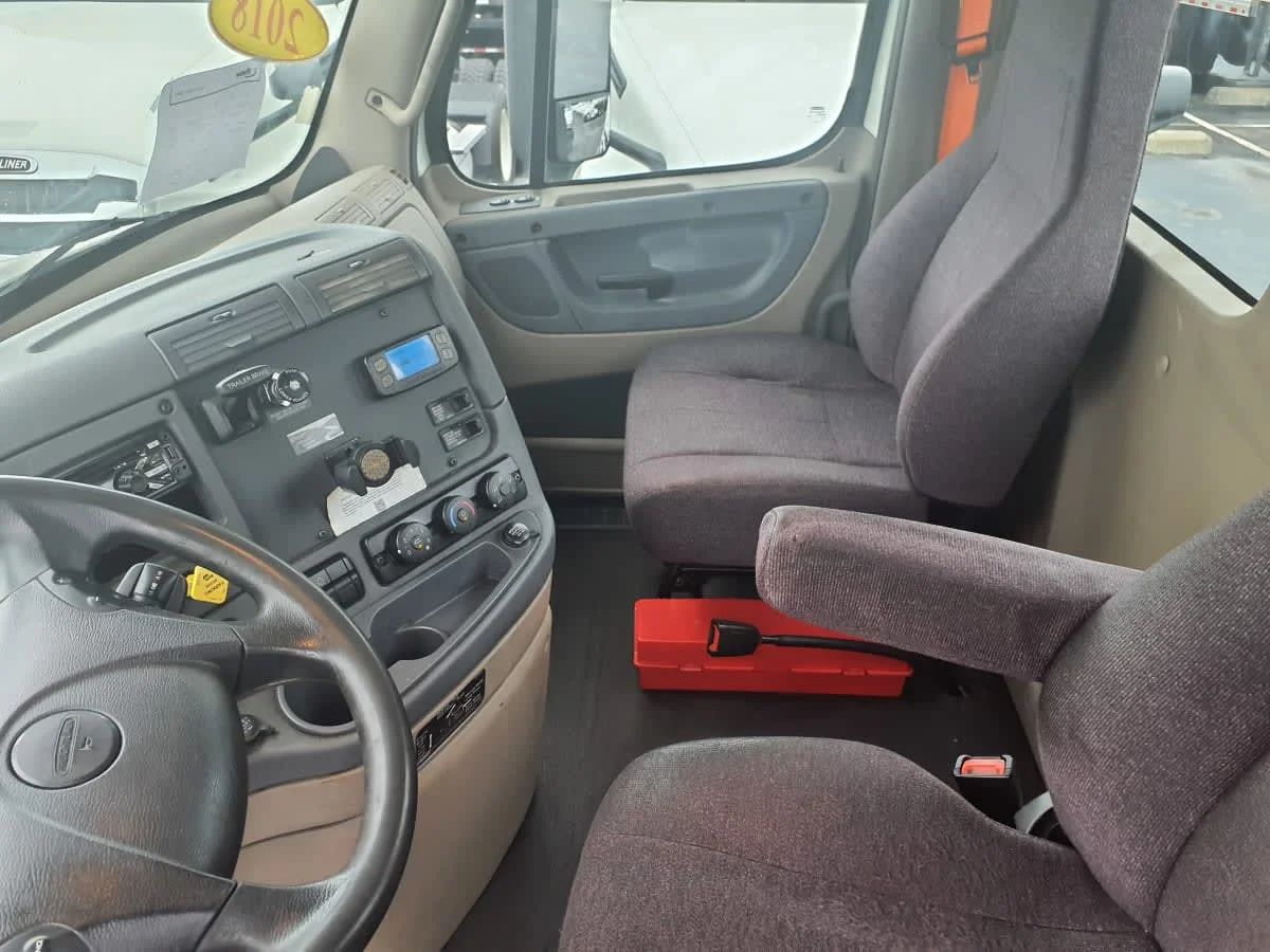 2018 Freightliner Cascadia in Atlanta, GA — photo 7