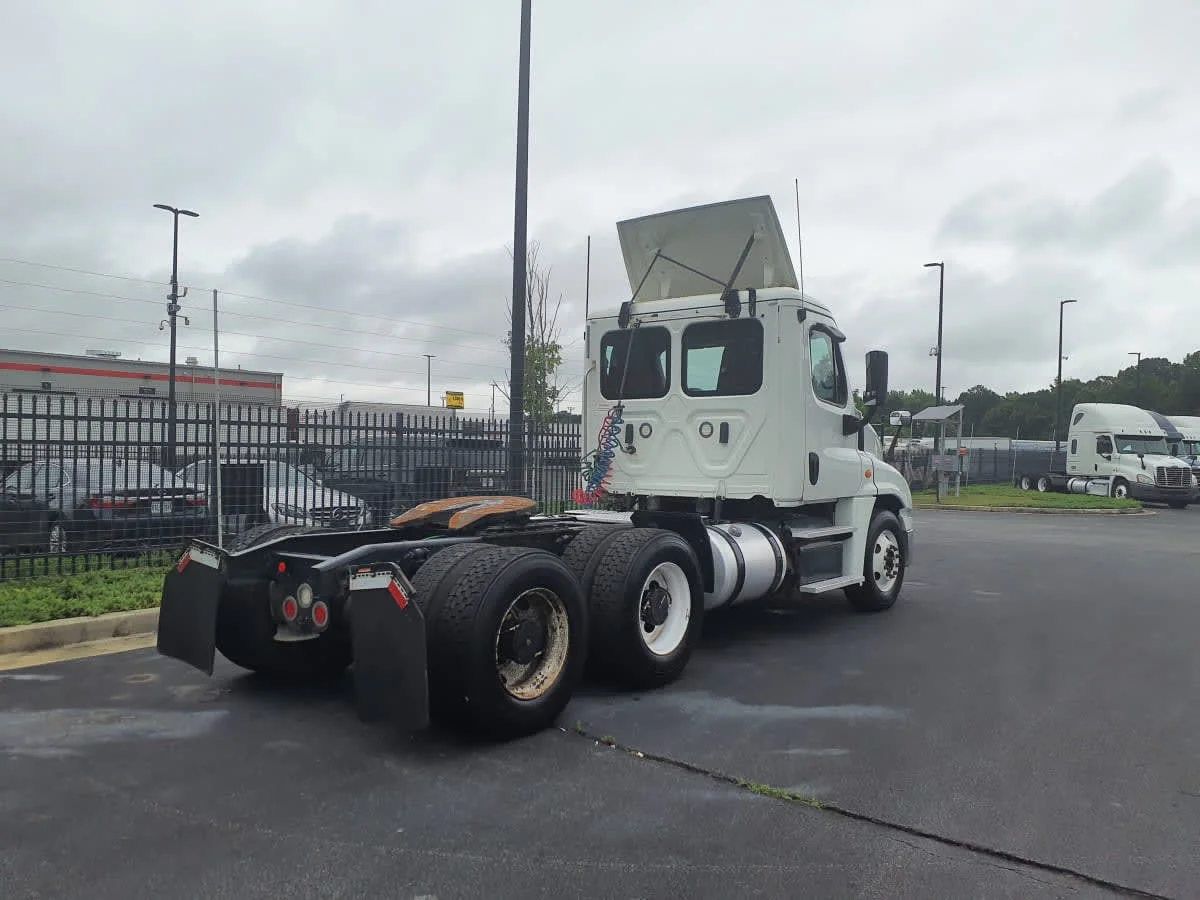 2018 Freightliner Cascadia in Atlanta, GA — photo 4