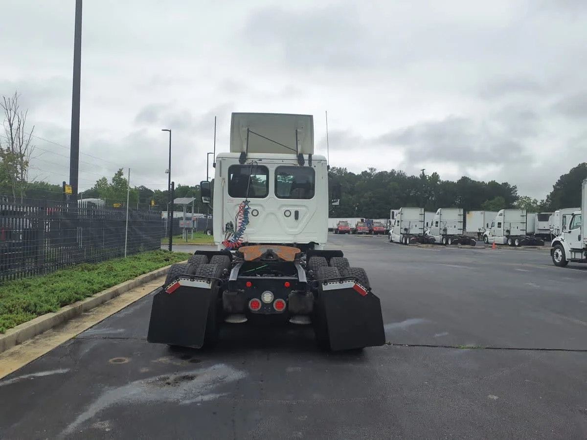 2018 Freightliner Cascadia in Atlanta, GA — photo 5