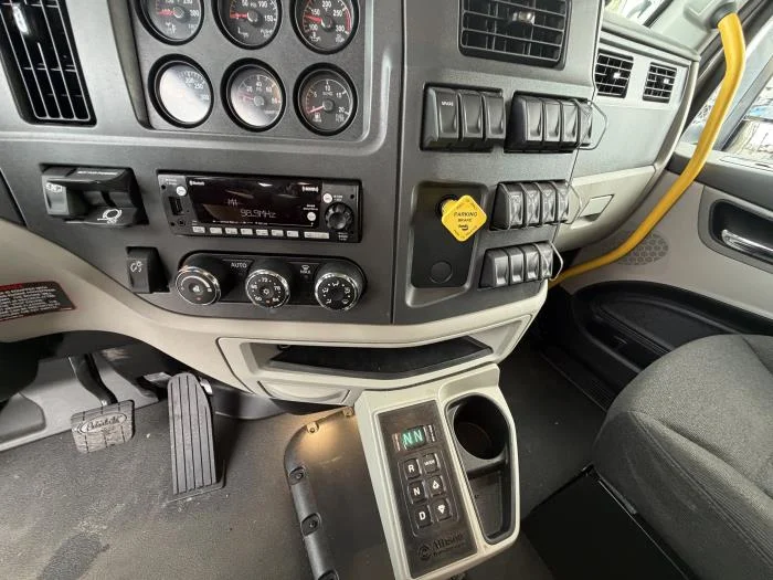 2027 Peterbilt 567 in Orlando, FL — photo 13