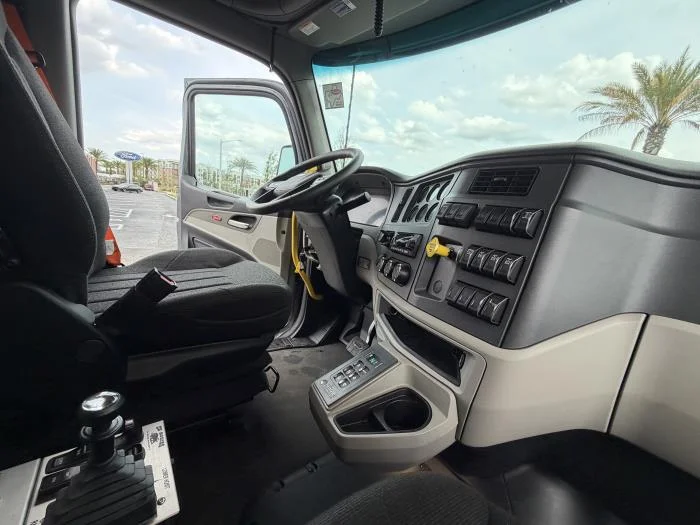 2027 Peterbilt 567 in Orlando, FL — photo 17