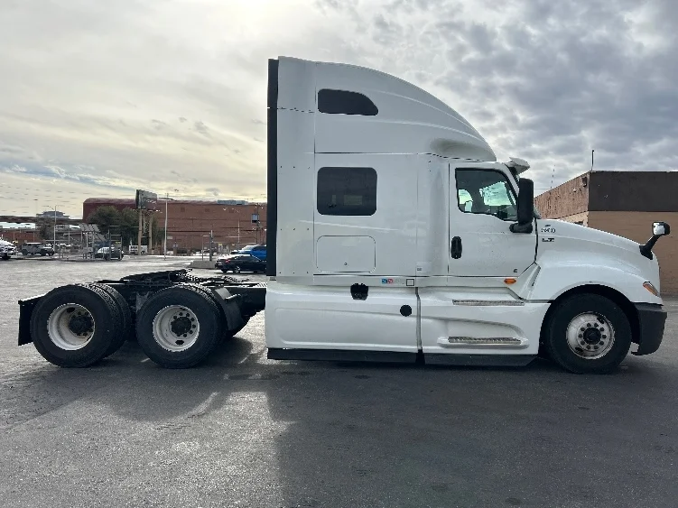 2020 International LT - image 8