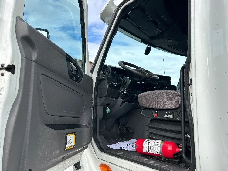 2020 International LT - image 9