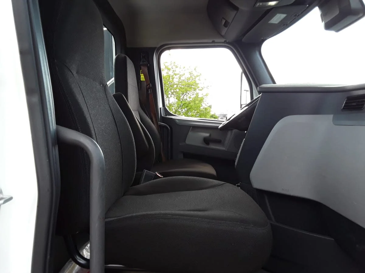 2021 Freightliner Cascadia in Altoona, IA — photo 12